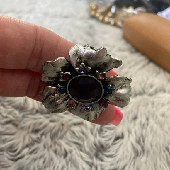 Beautiful silver tone flower 🌸 ring stretch band size 6.5 + - Picture 10 of 13